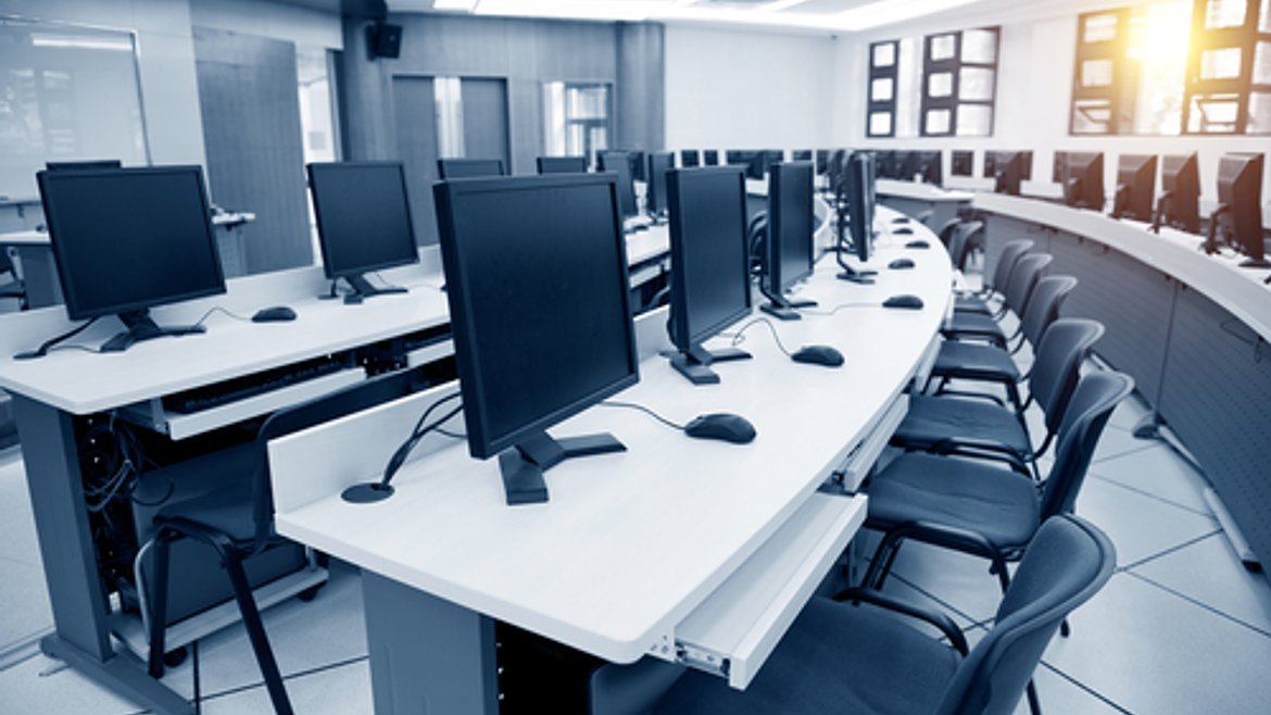 Social distancing in camp[us computer labs